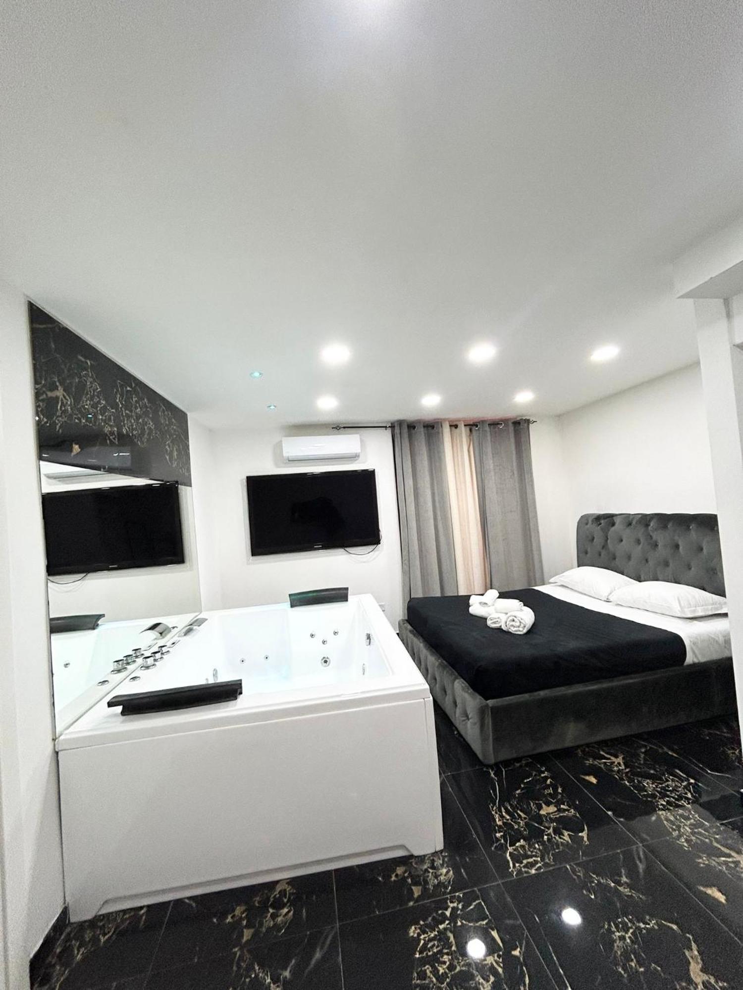 Valentino Luxury Suites 나폴리 외부 사진
