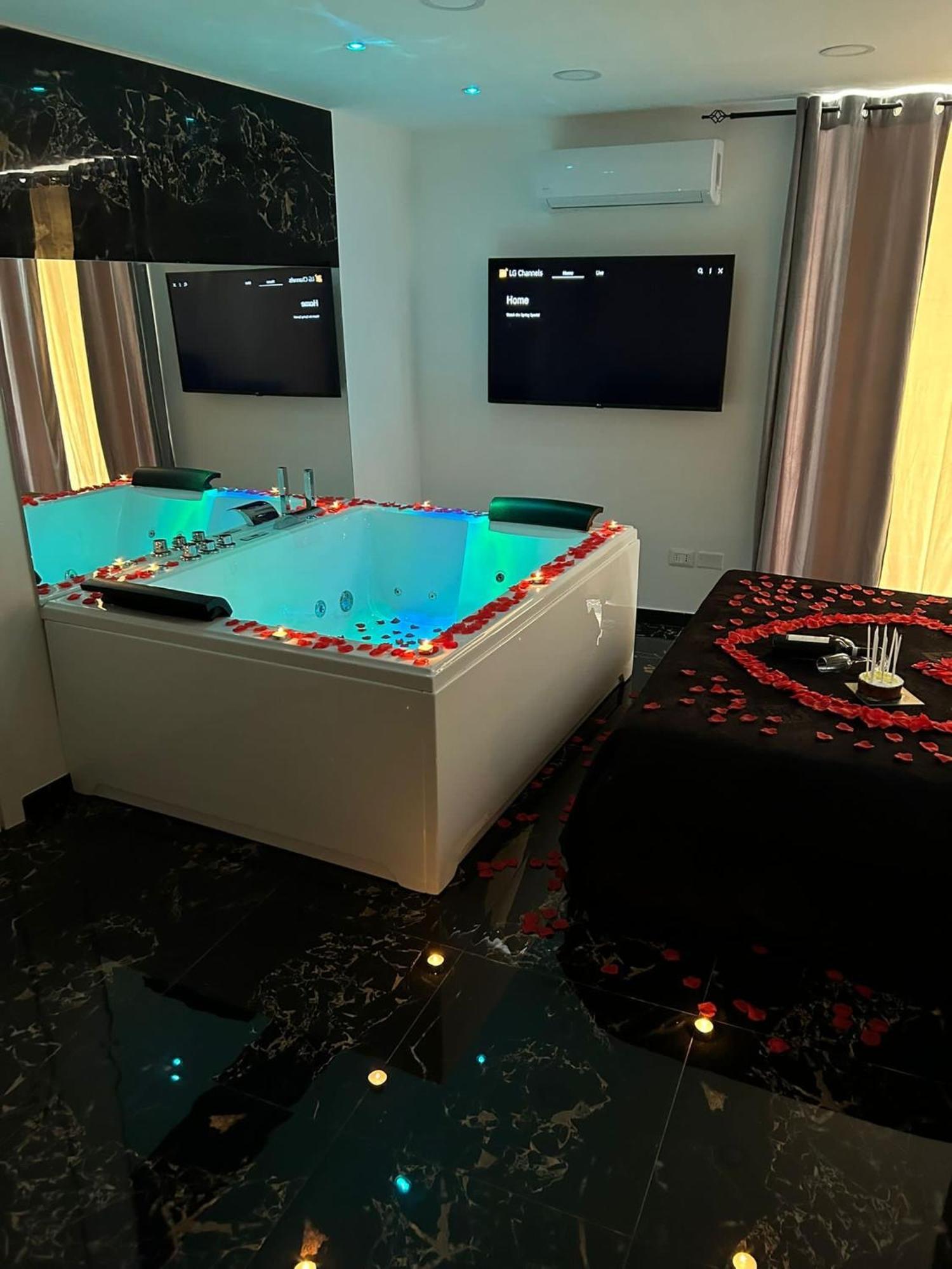 Valentino Luxury Suites 나폴리 외부 사진