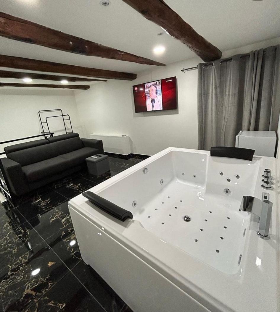Valentino Luxury Suites 나폴리 외부 사진